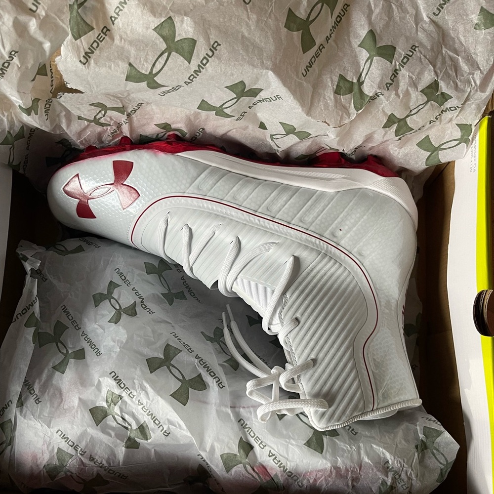 Underarmour highlight cleats